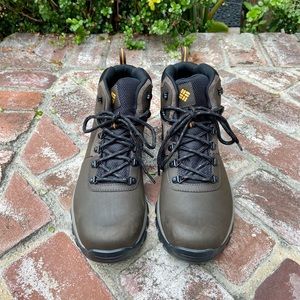 New Men’s Columbia Hiking Boot